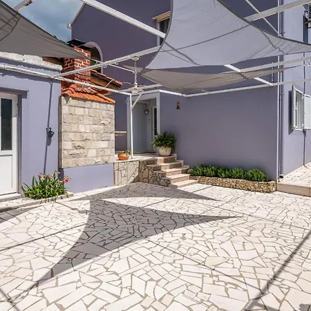 4 Bedroom Lovely In