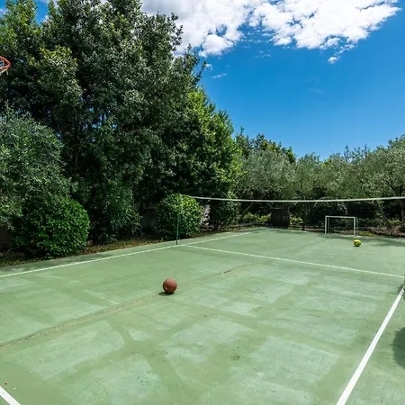 4 Bedroom Lovely In 度假居 Lovorno