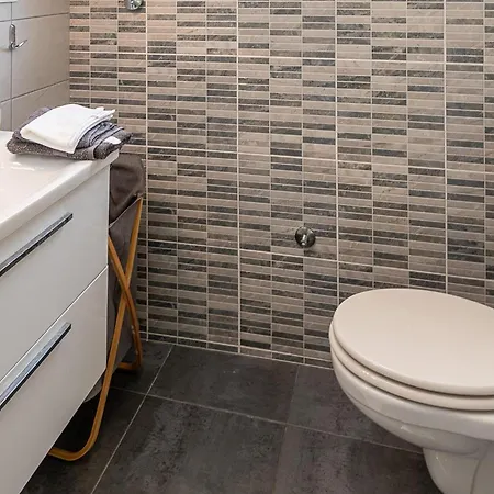 度假居 4 Bedroom Lovely In Lovorno