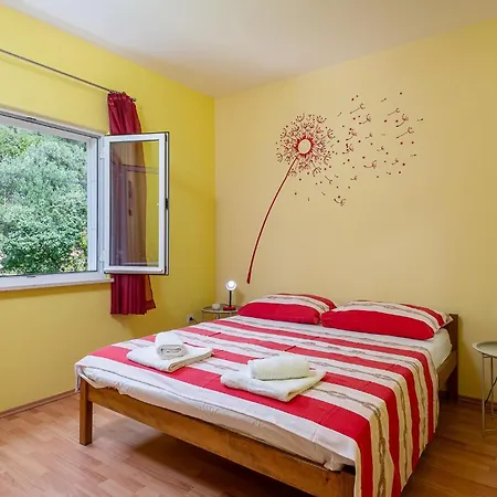 4 Bedroom Lovely In * Lovorno