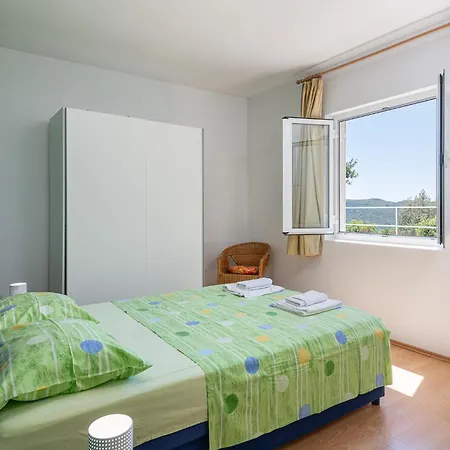 4 Bedroom Lovely In * Lovorno