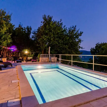 4 Bedroom Lovely In * Lovorno